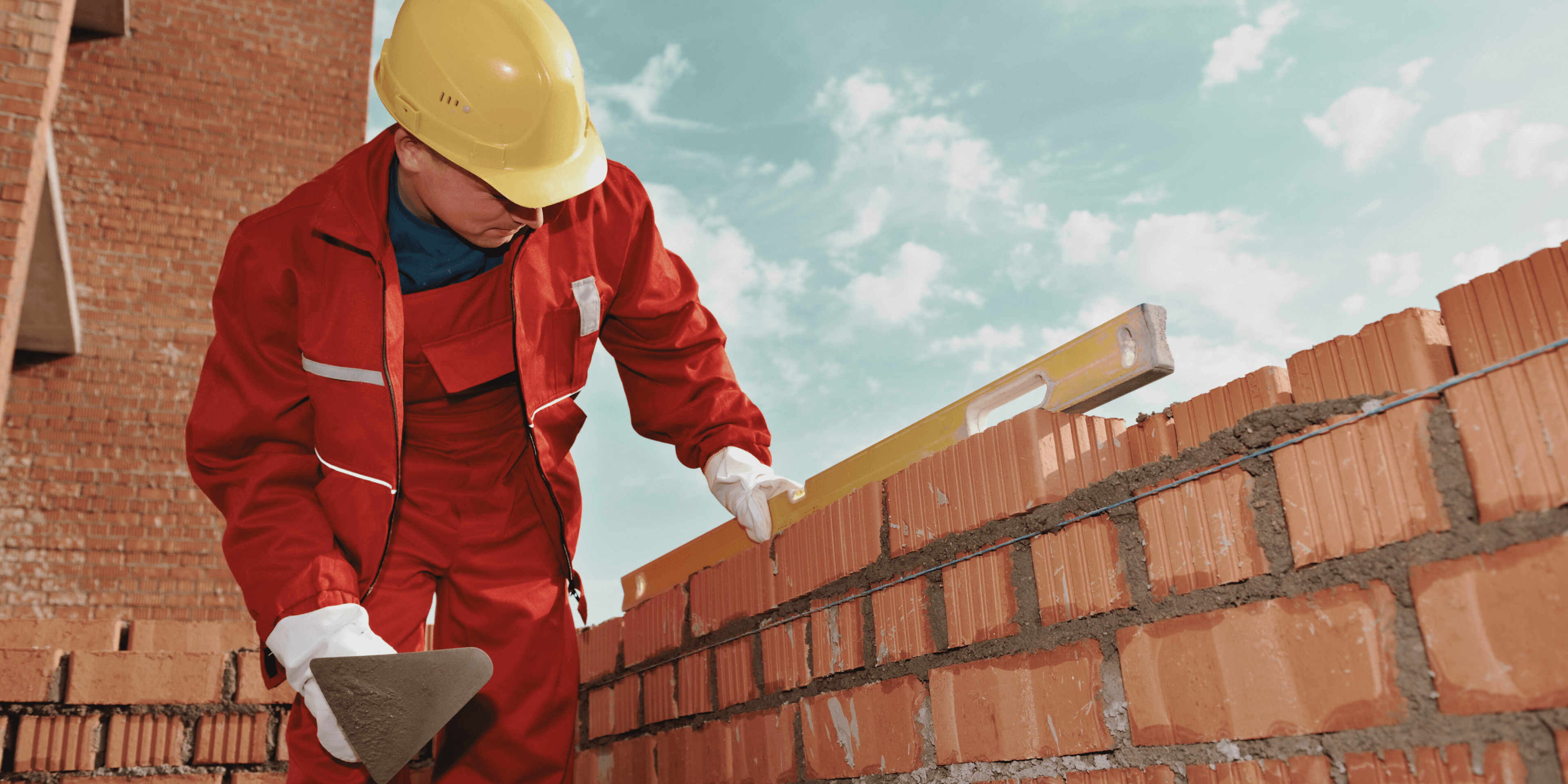 Unter anderem die Ausbildung als Maurer:in wird ab 2026 moderner und nachhaltiger.